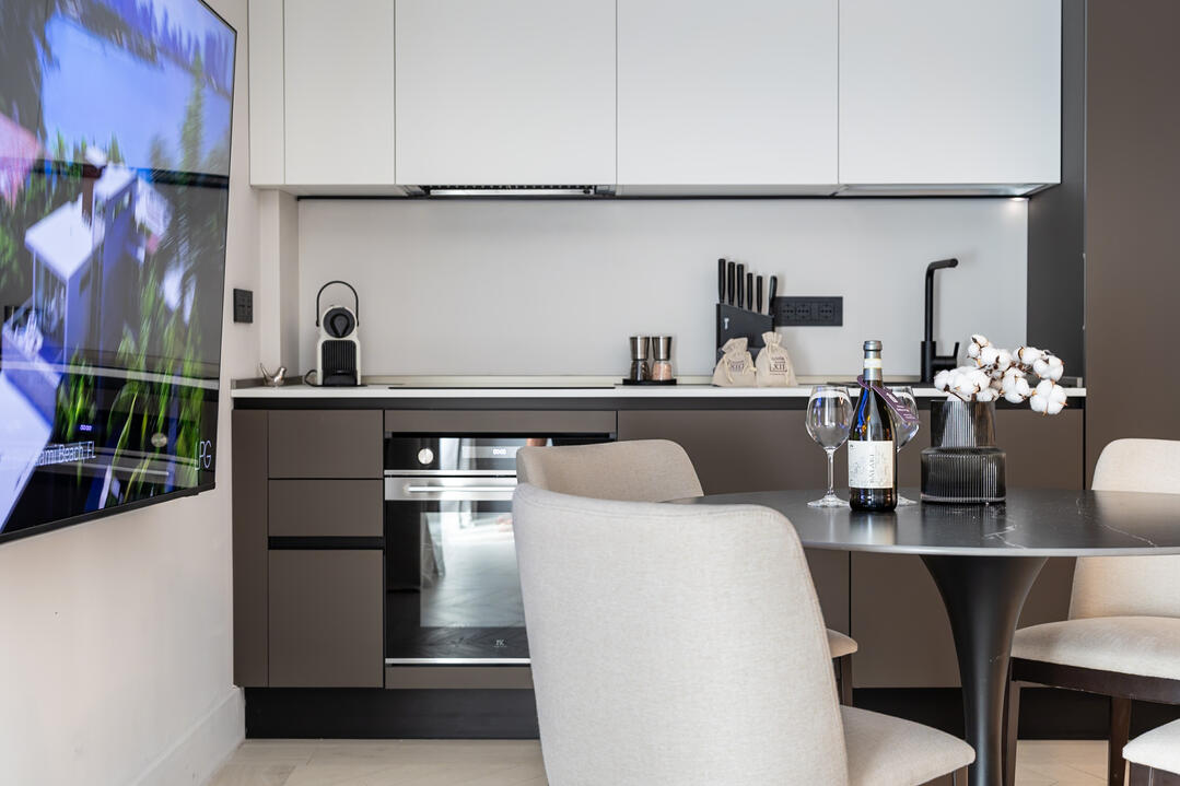 Fully equipped state-of-the-art kitchen